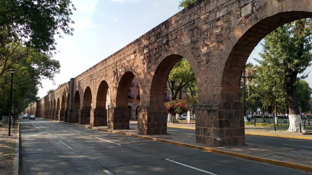 メキシコのモレリア市の水道橋