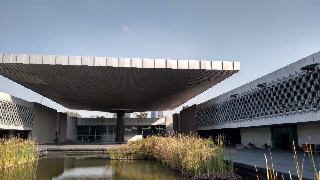 メキシコシティの国立人類学博物館の中庭