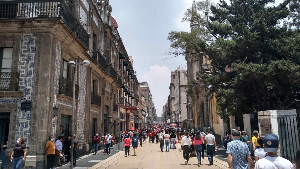 メキシコシティ中心部歴史地区のマデロ通り