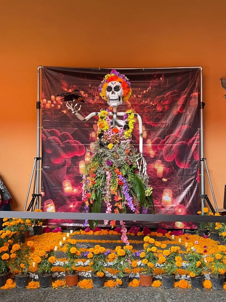 メキシコの死者の日のオフレンダ祭壇