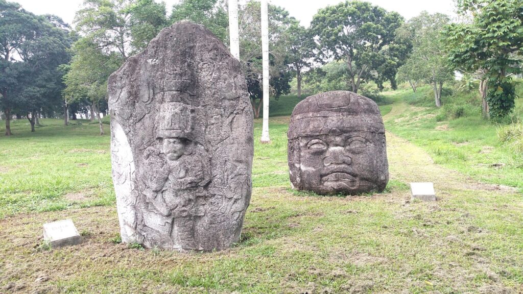 メキシコのオルメカのラヴェンタ遺跡人頭像