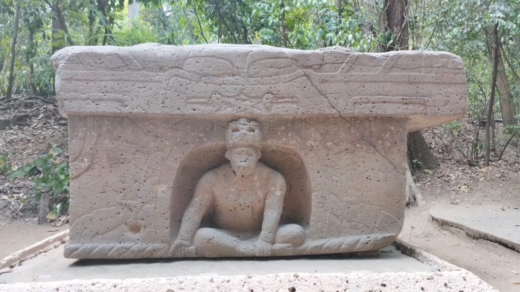 メキシコのオルメカ遺跡ラベンタの出土品