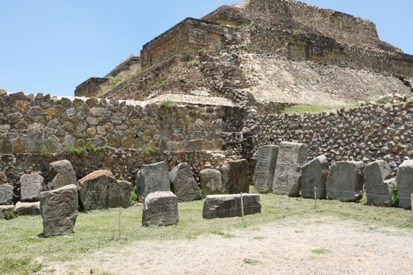 メキシコのオアハカ市にある世界遺産モンテアルバン遺跡